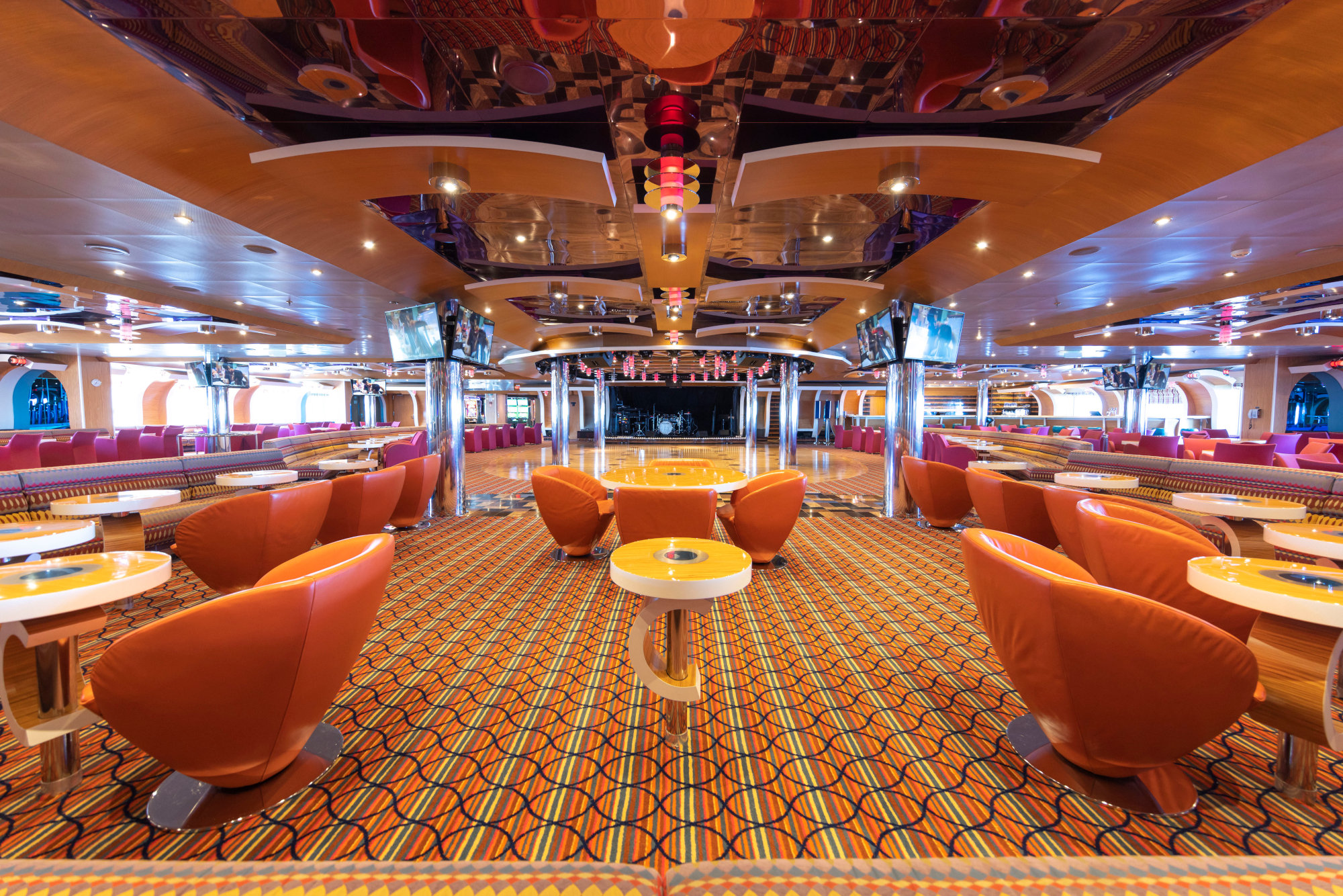 MyCruise Carnival Luminosa Offentlige-arealer Barer-lounger-atrium1